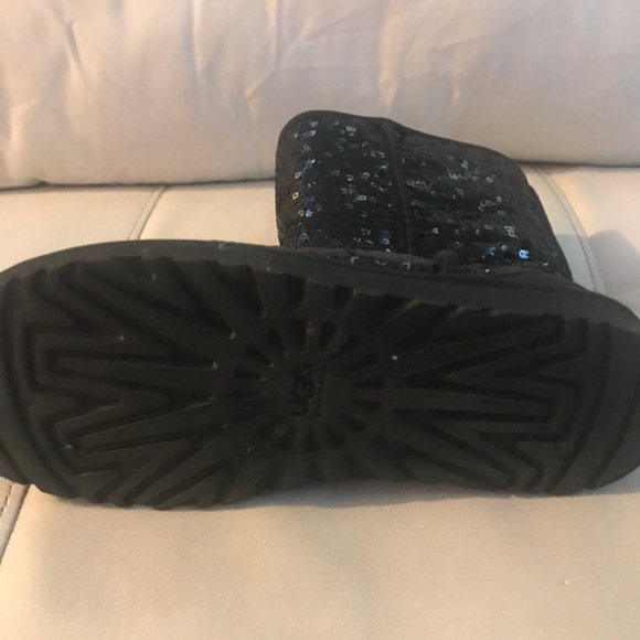 black Sequin uggs Size7 Never worn only tried ! - Picture 4 of 4